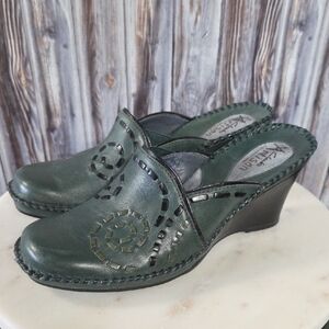 Clarks Artisan Dark Green Leather Wedge Clogs Size 6.5